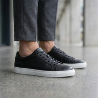 Sneakers casual da uomo in pelle nera con lacci