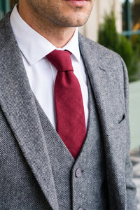 Cravatta da uomo in pelle scamosciata color bordeaux