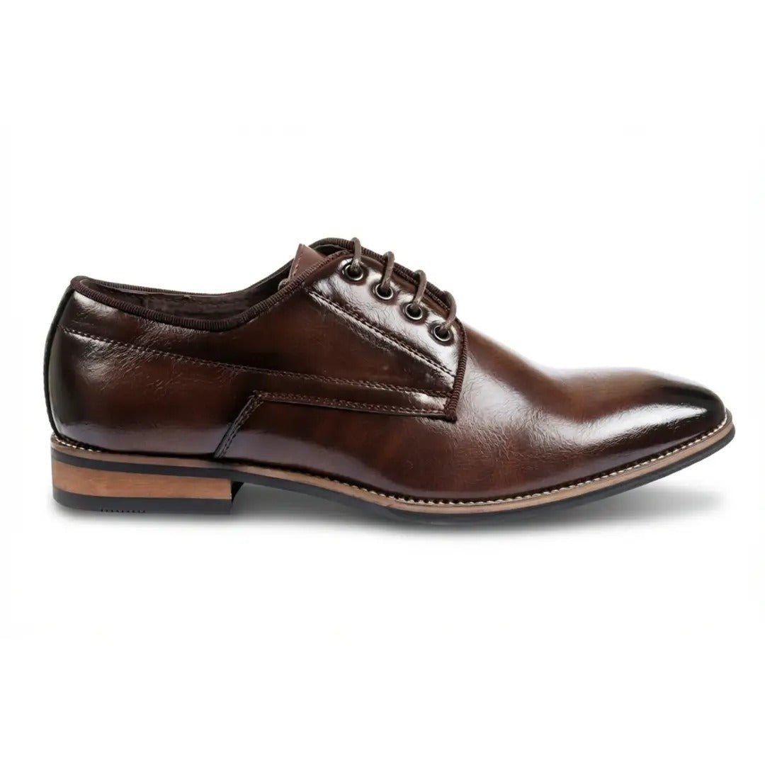 Scarpe Derby classiche da uomo con punta liscia e lacci.