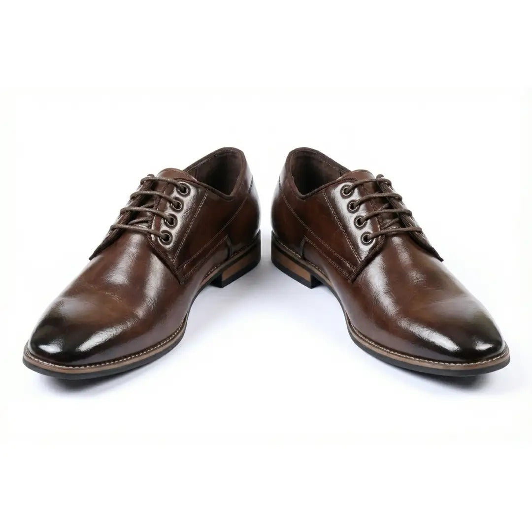 Scarpe Derby classiche da uomo con punta liscia e lacci.