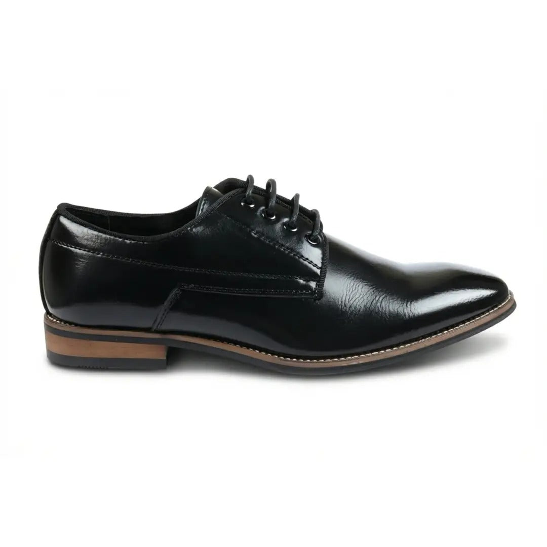 Scarpe Derby classiche da uomo con punta liscia e lacci.