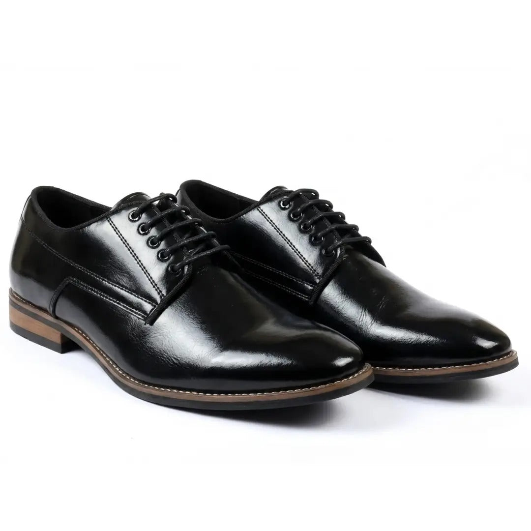 Scarpe Derby classiche da uomo con punta liscia e lacci.