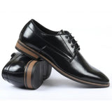 Scarpe Derby classiche da uomo con punta liscia e lacci.