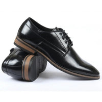 Scarpe Derby classiche da uomo con punta liscia e lacci.