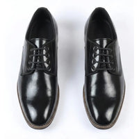 Scarpe Derby classiche da uomo con punta liscia e lacci.