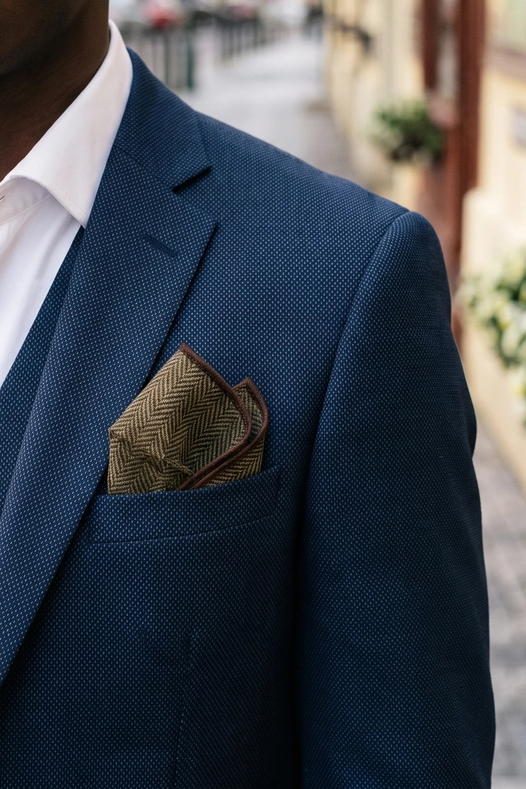 Fazzoletto da taschino da uomo in misto lana tweed marrone scuro