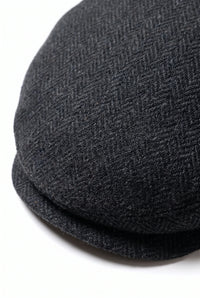 Cappello classico da uomo color antracite con visiera piatta