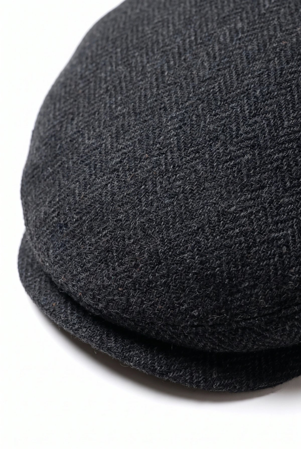 Cappello classico da uomo color antracite con visiera piatta