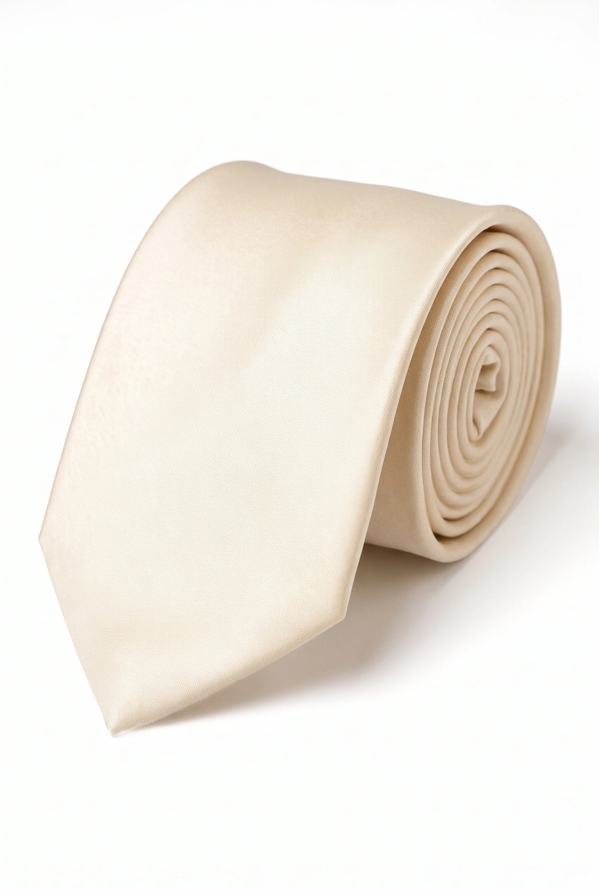 Set da uomo color avorio con cravatta, fazzoletto da taschino e gemelli.