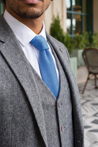 Cravatta da uomo in maglia azzurra