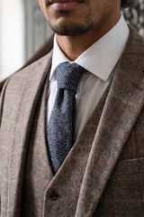 Cravatta da uomo in tweed di misto lana a spina di pesce blu navy