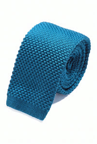 Cravatta da uomo blu navy in maglia con estremità piatta quadrata