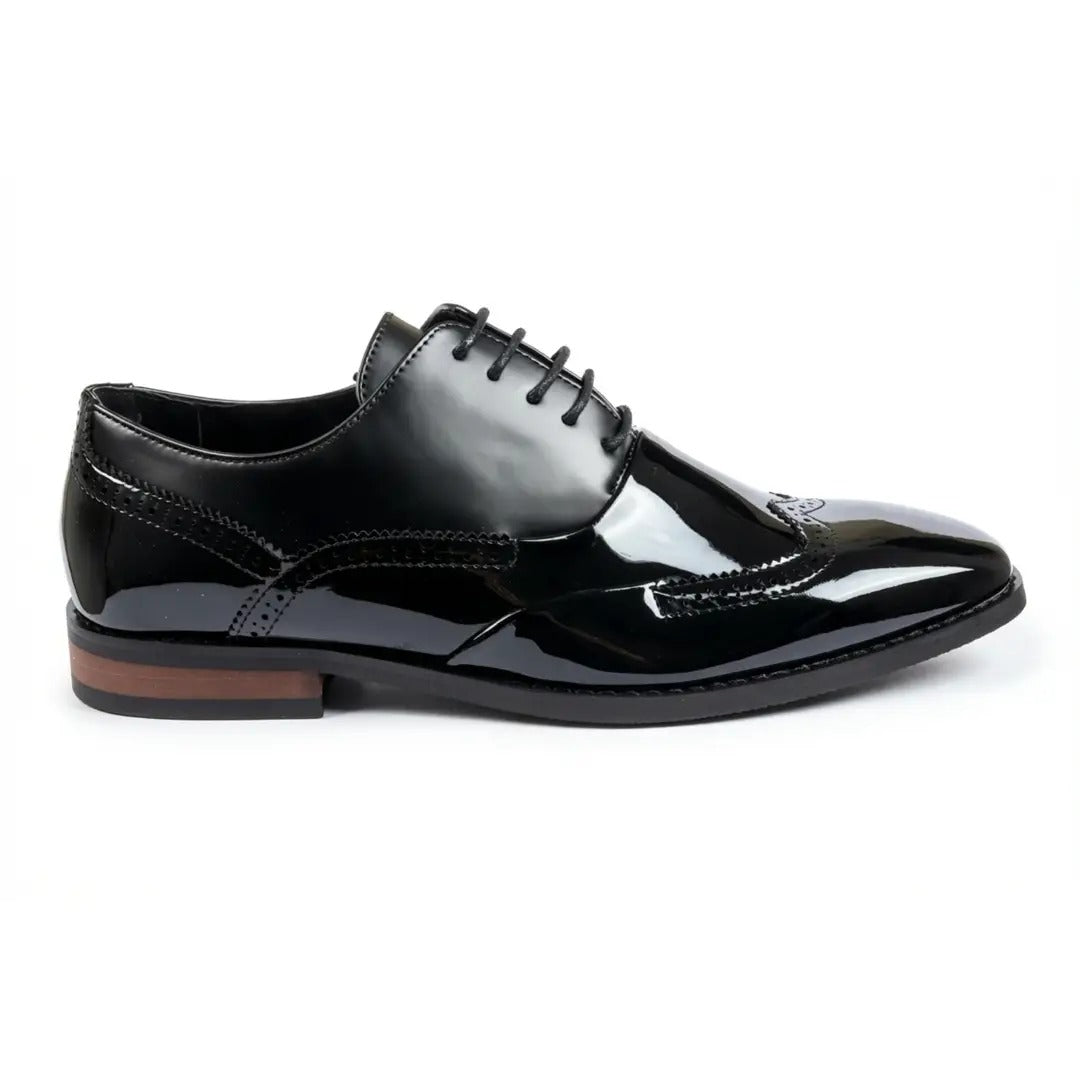 Scarpe Oxford da uomo con punta a coda di rondine in similpelle verniciata.