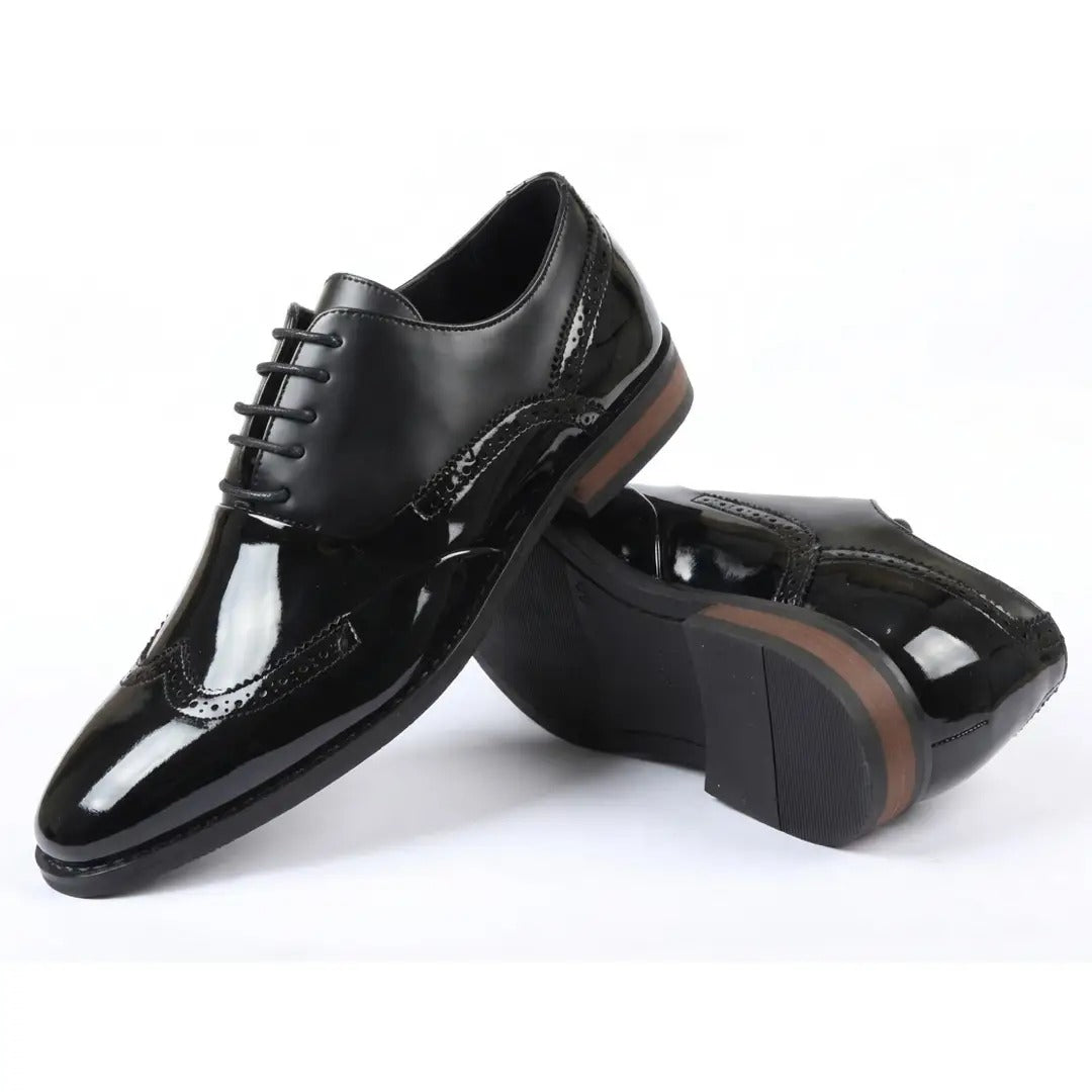 Scarpe Oxford da uomo con punta a coda di rondine in similpelle verniciata.