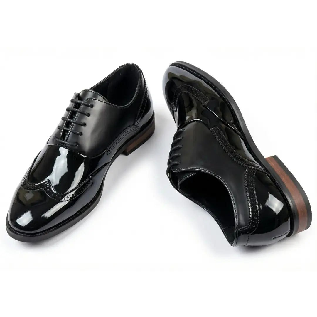 Scarpe Oxford da uomo con punta a coda di rondine in similpelle verniciata.