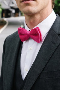 Papillon da uomo rosa lavorato a maglia