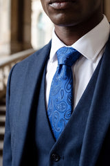 Cravatta da uomo blu royal con motivo paisley