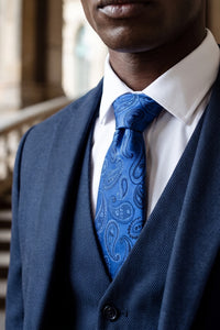 Cravatta da uomo blu royal con motivo paisley