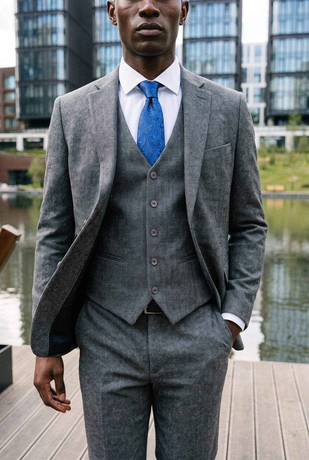 Cravatta da uomo blu royal con motivo paisley