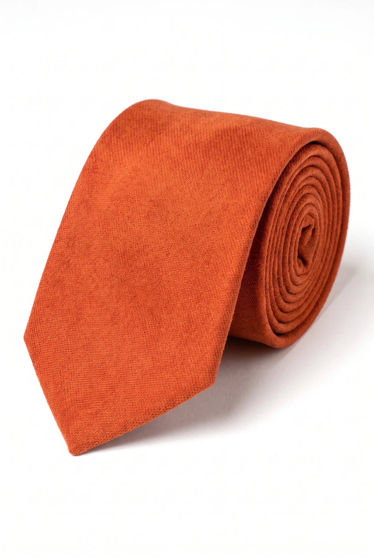 Cravatta da uomo in pelle scamosciata color ruggine