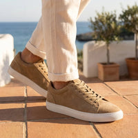 Sneakers casual da uomo in pelle scamosciata grigio pietra con lacci