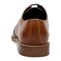 Scarpe eleganti Oxford Brogue da uomo in pelle marrone chiaro con punta a coda di rondine.