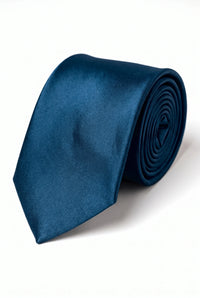 Set da uomo color verde acqua con cravatta, fazzoletto da taschino e gemelli.