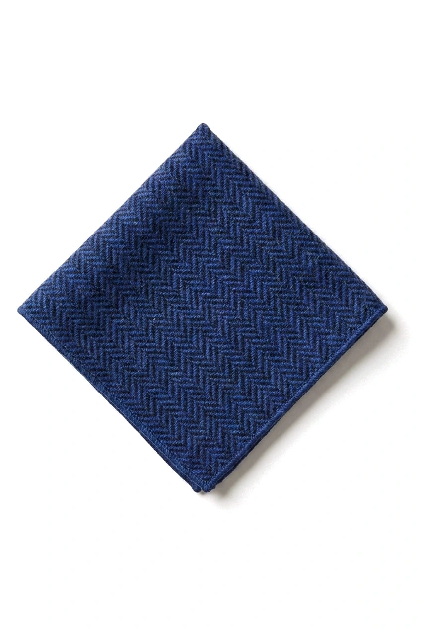 Set cravatta e fazzoletto da uomo in tweed blu classico British Heritage in lana a spina di pesce