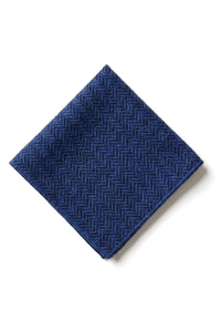 Set cravatta e fazzoletto da uomo in tweed blu classico British Heritage in lana a spina di pesce
