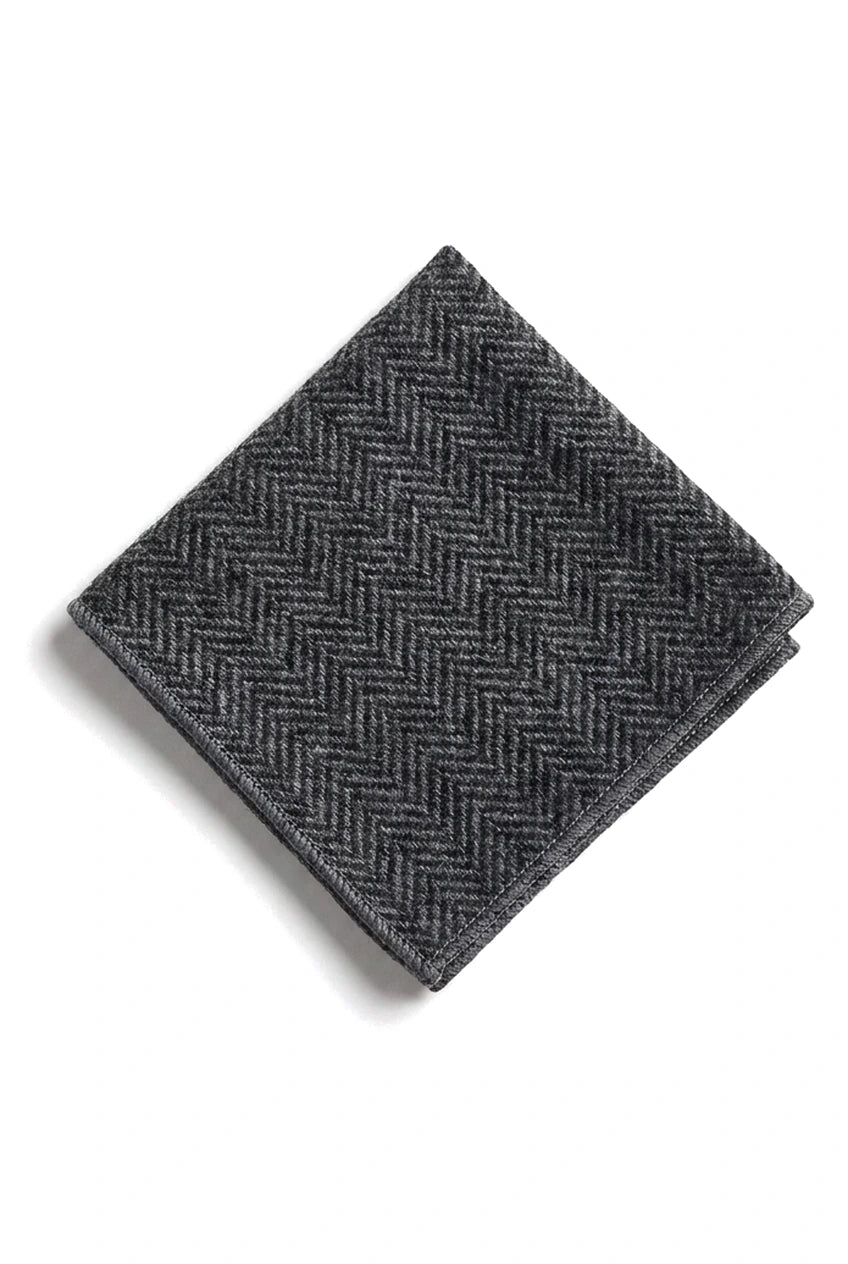 Set cravatta e fazzoletto da uomo in tweed color antracite, classico motivo British Heritage in lana a spina di pesce