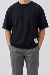 T-shirt da uomo blu scuro, vestibilità comoda, con orlo a vivo, in misto cotone e girocollo.