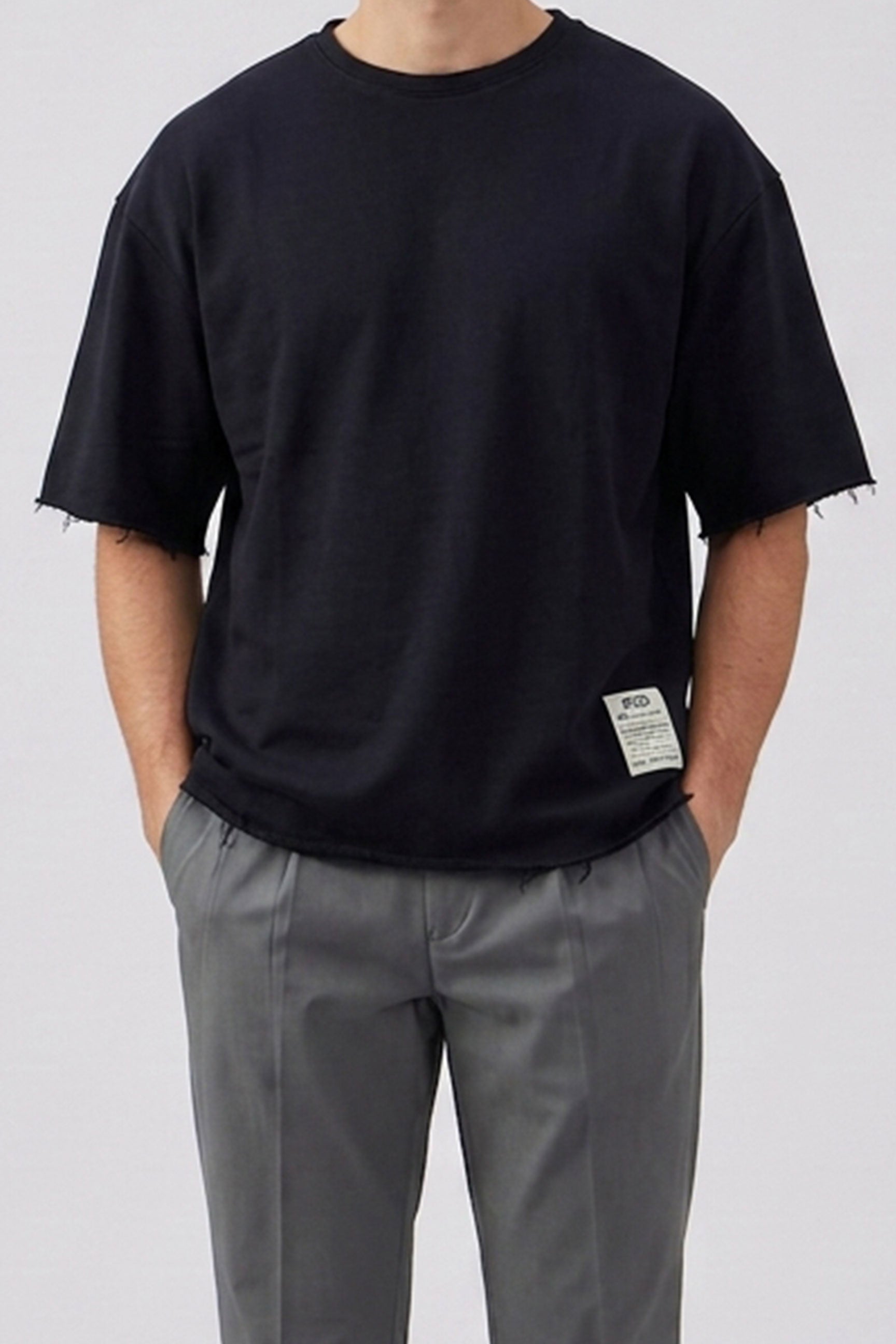 T-shirt da uomo blu scuro, vestibilità comoda, con orlo a vivo, in misto cotone e girocollo.