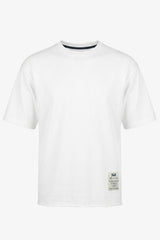 T-shirt da uomo bianca a vestibilità comoda con orlo sfrangiato, in misto cotone, girocollo.