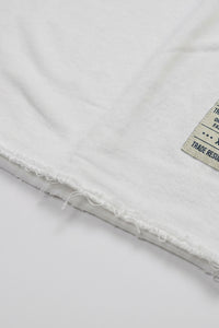 T-shirt da uomo bianca a vestibilità comoda con orlo sfrangiato, in misto cotone, girocollo.