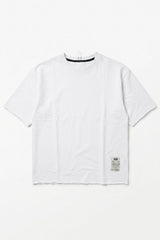 T-shirt da uomo bianca a vestibilità comoda con orlo sfrangiato, in misto cotone, girocollo.