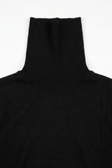 Maglione da uomo a collo alto nero, in morbido misto viscosa, a maniche lunghe.