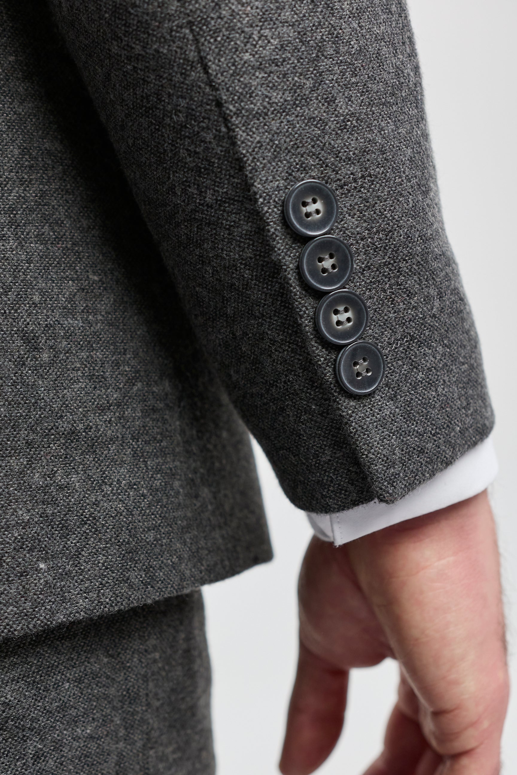Abito da uomo in lana grigia