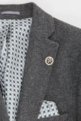 Abito da uomo in lana grigia