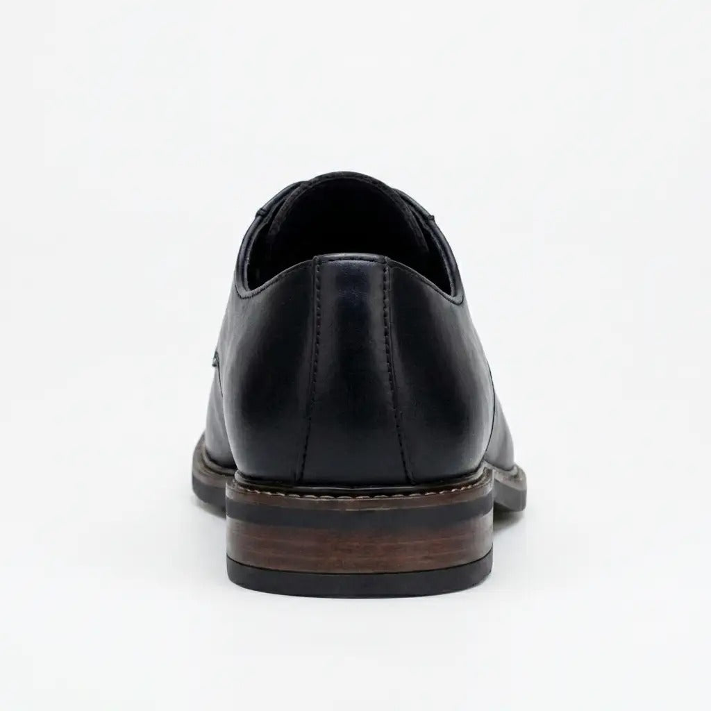 Scarpe stringate Derby da uomo in pelle nera con punta liscia, modello Tanner.