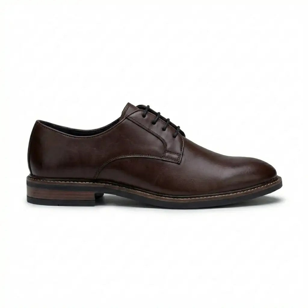 Scarpe stringate Derby da uomo in pelle marrone con punta liscia, modello Tanner.