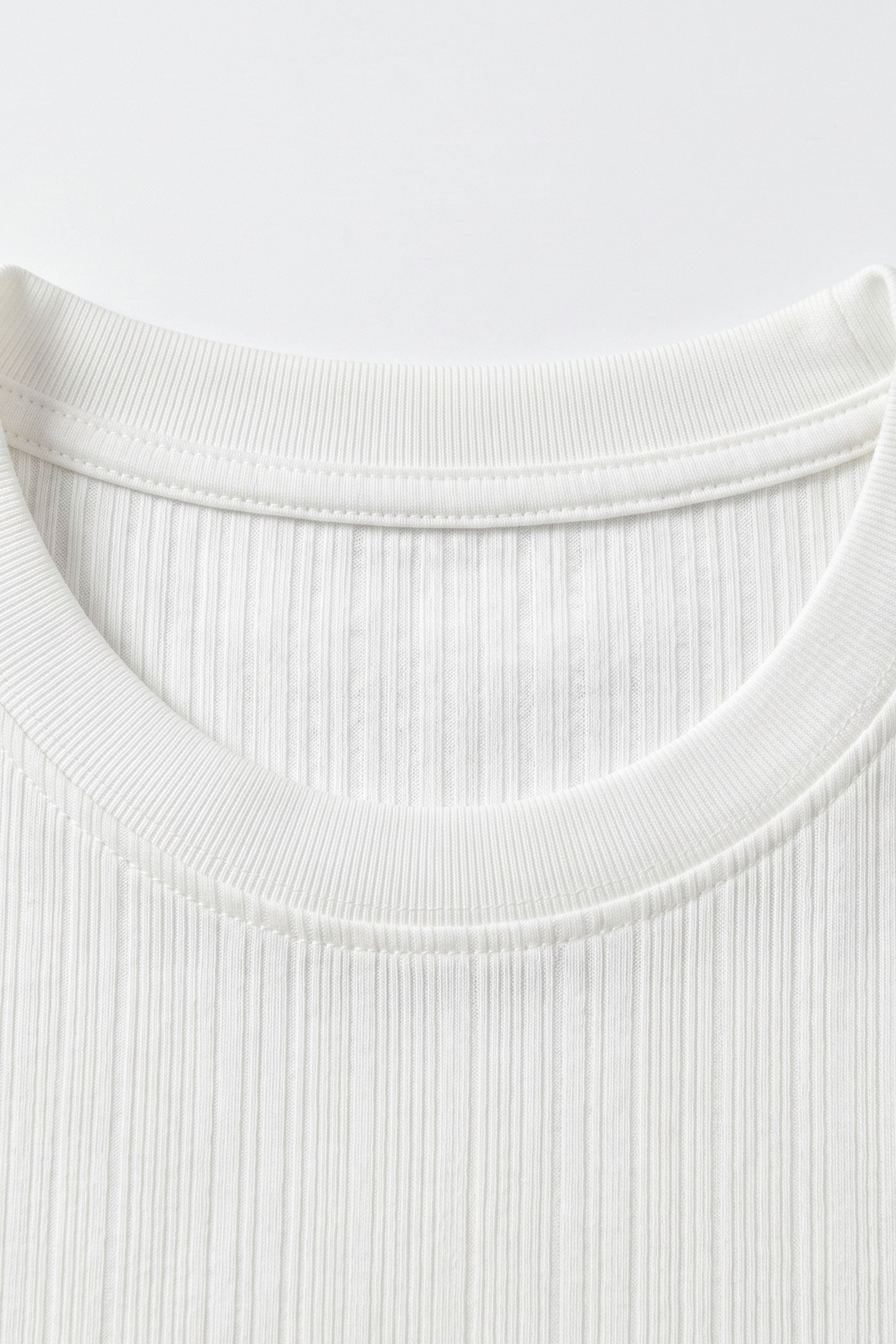 T-shirt classica bianca a coste da uomo